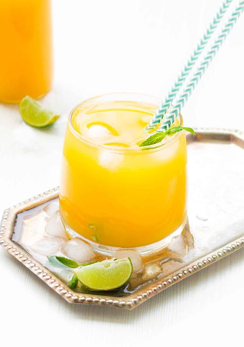 Mango Mojito Recipe, No Soda, Summer Mocktail Recipes, Summer Mocktail, Shrimp Pasta Recipes Easy, Mango Drink, Mango Drinks, Mango Mojito, Mojito Mocktail