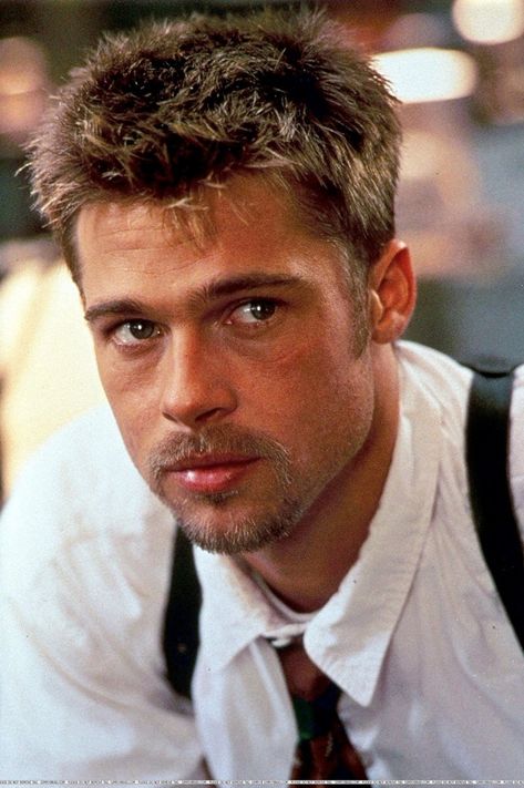 Brad Pitt Short Hair, Brad Pitt Haircut, Se7en 1995, Brad Pitt Hair, Brad Pitt Photos, Mens Haircuts Short Hair, Hairstyle For Men, Men Haircut Styles, Trainspotting