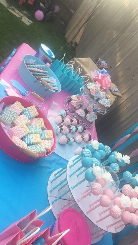 Nacho Gender Reveal, Gender Reveal Restaurant Ideas, Table Decorations Gender Reveal, Gender Reveal Ideas Snacks, Gender Revel Desserts Table, Gender Reveal Treat Table Ideas, Gender Reveal Food Ideas Desserts, Gender Reveal Ideas For Party Decoration Indoor, Gender Reveal Food Table Set Up