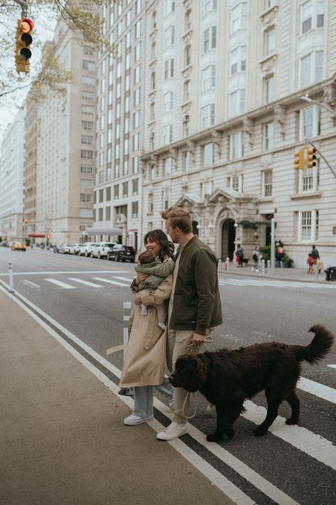 Casual Family Photos Fall, Brooklyn Family Photoshoot, City Family Pictures, City Family Aesthetic, Nyc Family Photos, New York Family Photos, Nyc Family Photoshoot, Family Photos City, Family City Photoshoot