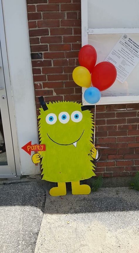 Monsters Theme Party, Cute Monster Halloween Decorations, Cute Monster Decorations, Monster Balloon Garland, Monster Theme Birthday Party Decoration, Monster Party Activities, Diy Monster Party Decorations, Monster Themed Party, Lil Monster 1st Birthday