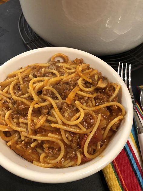 Gluten Free One Pot Spaghetti Gluten Free Chicken Broth, Easy Gluten Free Dinner, Gluten Free Hamburger, Crockpot Spaghetti, Gluten Free Tacos, Gf Dinner, One Pot Spaghetti, Gluten Free Dinner Easy, Gluten Free Spaghetti