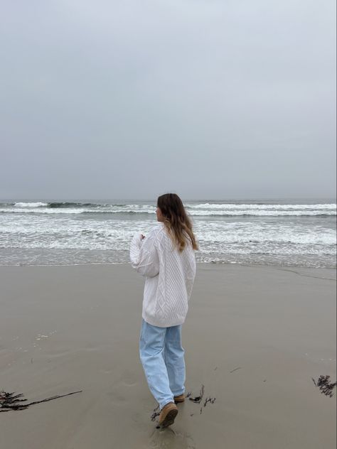 Beach In Fall Outfit, East Coast Fashion Fall, Coastal Outfits Fall, Beach In Winter Outfit, Maine Outfits Fall, Maine Photoshoot, Coastal Fall Outfits, West Coast Outfits, Maine Outfits