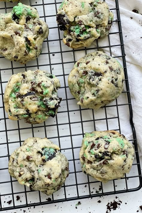 Chocolate Chip Mint Oreo Stuffed Cookies - That Bread Lady St Patricks Day Cookie Recipes, Mint Oreo Cookie Recipes, Mint Oreo Recipes, Mint Cookie Recipes, Mint Oreo Dessert, St Patricks Cookies, Oreo Stuffed Cookies, Mint Oreo Cookies, Lemon Oreos