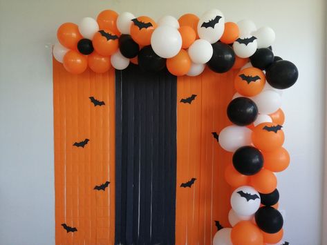 Halloween Party Backdrop, Horror Themed Party, Halloween Classroom Decorations, Halloween Themed Birthday Party, Lego Halloween, Decoration For Halloween, Beetlejuice Halloween, Halloween Dance, Creepy Halloween Decorations