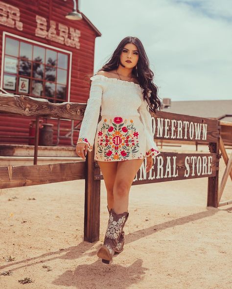 Herencia Collection (@herenciaclothing) • Instagram photos and videos Takuachas Outfit, Mexicana Outfits, Mexican Cowgirl Outfits, Outfits With Cowgirl Boots, Takuache Outfits, Mexican Traditional Clothing, Vaquera Fits, Jaripeo Outfits, Baile Outfits