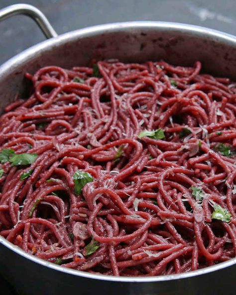 Red Wine Spaghetti Red Wine Spaghetti, Vegetarian Dinners, Spaghetti Recipes, Yummy Recipes, Pasta Dishes, Pasta Recipes, Good Eats, Red Wine, Diner