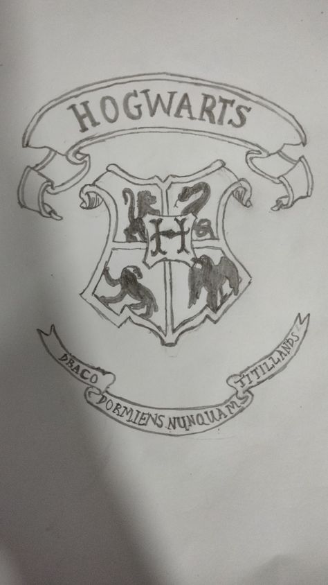 hogwarts crest Ravenclaw And Slytherin, Houses Drawing, Hogwarts Crest, Harry Potter Drawings, Hogwarts Houses, House Drawing, Ravenclaw, Art Works, Hogwarts