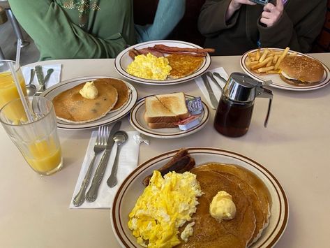 Family Dinner Aesthetic, Dinner Aesthetic, You Are My Moon, Family Breakfast, Dream Family, The American Dream, Food Is Fuel, July 28, American Dream