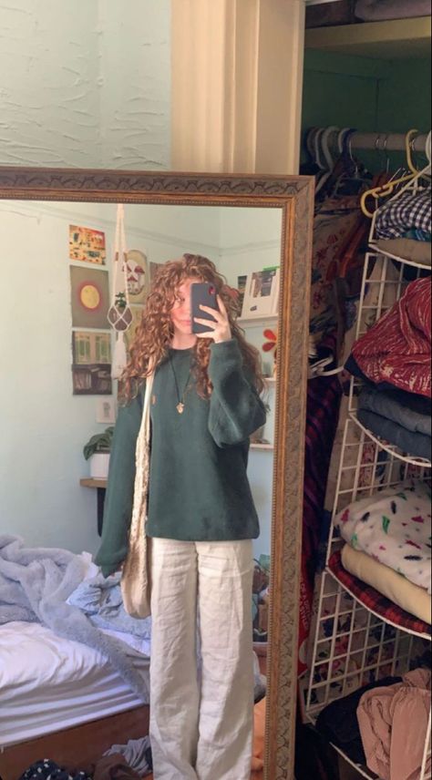 Outfit Inspo Cold Spring, Simple Artsy Outfits, Hippie Cold Weather Outfits, Earthy School Outfits, Simple Cold Weather Outfits, Gay Fall Outfits, Spring Outfits Cold Weather, Indie Boho Outfits, Outfits College Summer