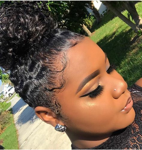 High Curly Bun Black Women, Full Hairline, Natural Blowout, Hot Buns, Hip Hair, Updo Braids, Cute Natural Hairstyles, Beautiful Buns, Black Ponytail Hairstyles