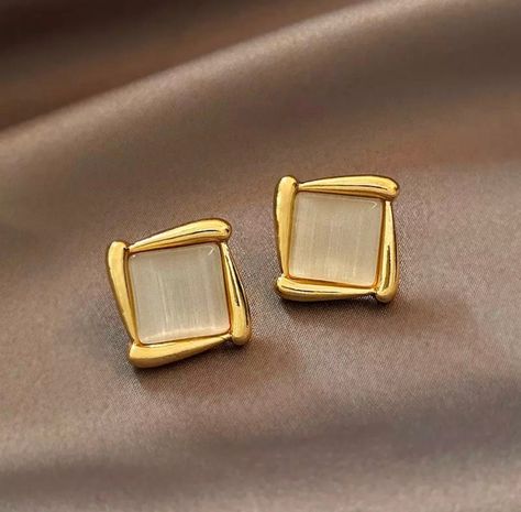 HANDMADE ITEM Main Stone: opal/cz /gold plated ADJUSTABLE RING Earrings For Woman, Luxury Party, Circle Stud Earrings, Style Japanese, Unusual Earrings, Jewelry Luxury, Circle Earrings Studs, Flower Stud, Circle Studs