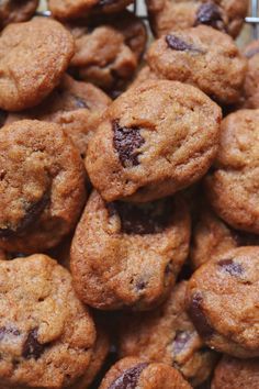 Crunchie Chocolate Chip Cookies, Best Crunchy Chocolate Chip Cookies, Chocolate Chip Cookies Crunchy, Cookies With Milk Chocolate Chips, Famous Amos Cookie Recipe, Famous Amos Chocolate Chip Cookies Recipe, Famous Amos Cookies, Brownie Vegan, Crunchy Chocolate Chip Cookies