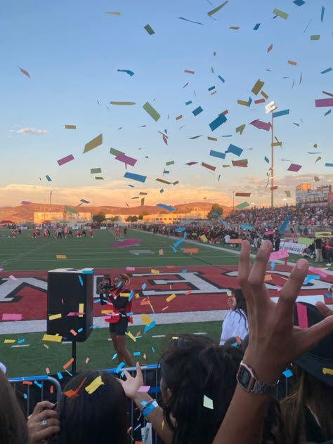 California High School Aesthetic, Highschool Vision Board, High School Aesthetic American, Fnl Aesthetic, Exchange Year Usa, American Highschool Aesthetic, Highschool Bucket List, Highschool Photography, High School Vibes