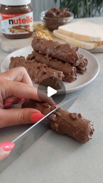 What To Make With Nutella, Nutella Bread Recipe, Nutella And Bread, Nutella Ideas, Nutella Bar, Nutella Bread, Chocolate Bar Recipe, White Bread Recipe, Chocolate Roll