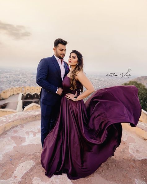 Preshoot Frock Design, Pre Wed Shoot Dresses, Pre Wedding Photoshoot Gown Ideas, Pre Wedding Shoot Gowns, Pre Wedding Dress Ideas Indian, Pre Wedding Gown Design, Pre Wedding Looks, Pre Wedding Gown Photoshoot, Trail Gown For Pre Wedding Shoot