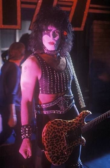 Paul Stanley Heaven photo "Creatures European Promo Tour, TopPop Studios, Hilverum , Netherlands, November 25 , 1982" Paul Kiss, Eric Singer, Kiss Outfits, Vinnie Vincent, Kiss Images, Eric Carr, Peter Criss, Kiss Army, Kiss Pictures