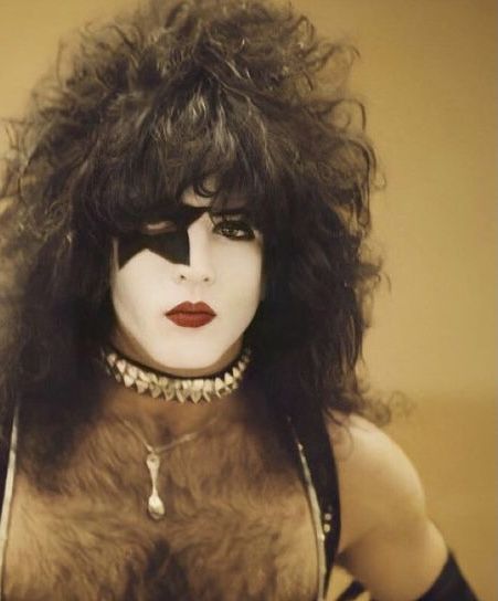 Paul Stanley Wallpaper, Paul Stanley 80s, Kiss Aesthetic, Paul Kiss, Banda Kiss, Kiss Music, Vinnie Vincent, Eric Carr, Star Child