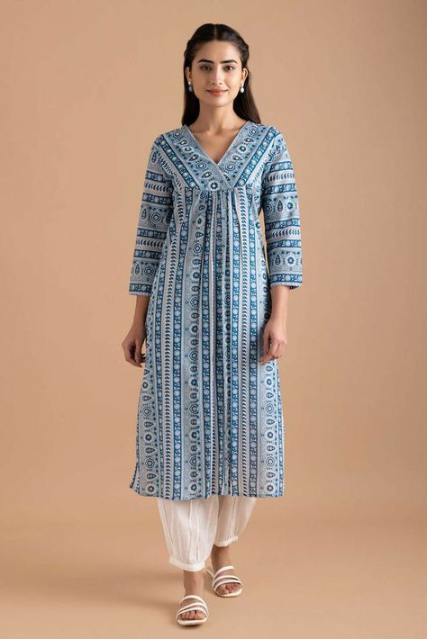 Duppata Designer, Salwar Suit For Women, Border Patterns, Stylish Kurtis Design, Punjabi Salwar, Simple Kurta Designs, Designer Kurti Patterns, Kurti Designs Latest, Long Kurti Designs