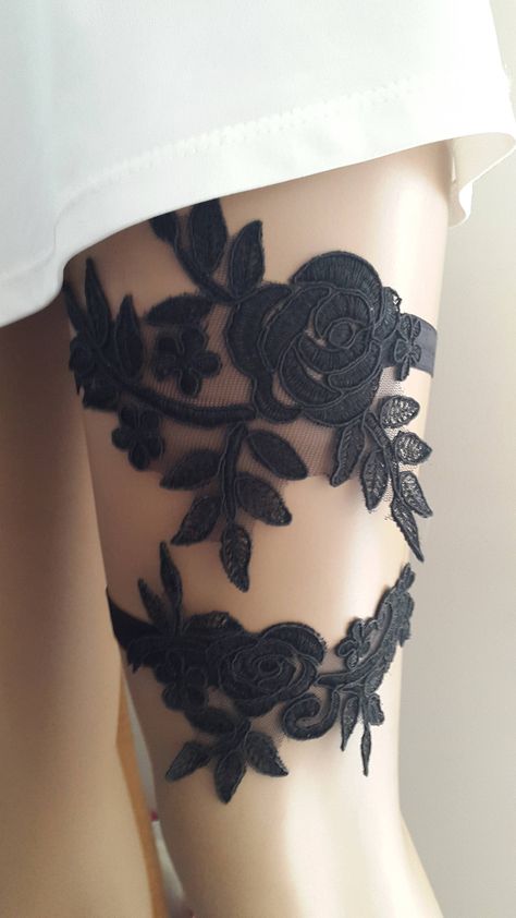 Black Wedding Dress Accessories, Gothic Wedding Garter, Black Garter Wedding, Goth Wedding Bands, Black Prom Accessories, Black Aesthetic Wedding, Black Wedding Aesthetic, Dark Wedding Aesthetic, Black Wedding Crown