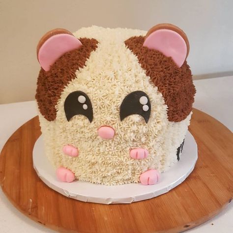 Hamster Birthday Party Ideas, Hamster Cake Ideas, Hamster Cake Birthday, Hamster Party, Hamster Birthday, Girls 9th Birthday, Pig Birthday Cakes, 6th Birthday Cakes, Pig Cake