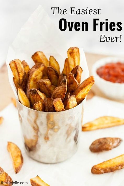 This homemade oven fries recipe is so easy and delicious! They are baked which makes them reasonably healthy and they're seasoned to perfection. Click the photo to get the recipe, they'll be a hit with the whole family! Easy Oven Fries, Toaster Oven French Fries, Easy Homemade Fries, Fries Ideas, Oven Fries Recipe, Fries Recipe Oven, Baked French Fries, Oven Fries, Homemade Fries