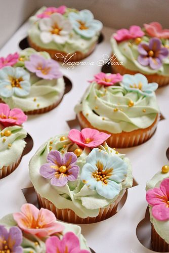 Pretty Cupcakes Ideas Birthday, Flower Cupcakes Ideas, Garden Party Cupcakes, Cookies And Cakes, Yoghurt Cake, Pretty Cupcakes, Cupcakes Decorados, Creative Cupcakes, Beautiful Cupcakes