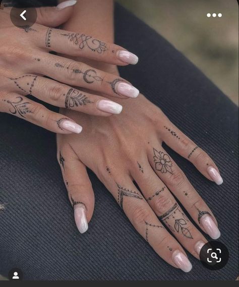 Mandela Tattoo, Women Angel, Thumb Tattoos, Mandala Hand Tattoos, Tato Minimal, Small Finger Tattoos, Finger Tattoo For Women, Finger Tats, Knuckle Tattoos