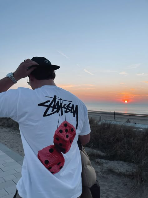 Stussy Shirt Men, Streetwear Men Tshirt, Stussy Fits, Jaded London Parachute Pants, Stussy Outfit, Streetwear Poses Photo Ideas, Stussy Tshirt, Stussy Men, Heart Tshirt