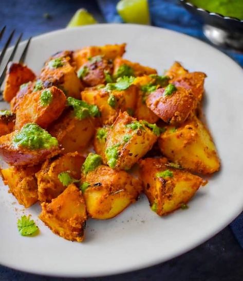 tandoori aloo potatoes recipe Tandoori Potatoes Recipe, Tandoori Aloo, Potatoes Air Fryer, Bombay Potatoes, Potatoes In Oven, Air Fryer Oven, Lunch Bowl, Air Fryer Dinner Recipes, Dinner Sides