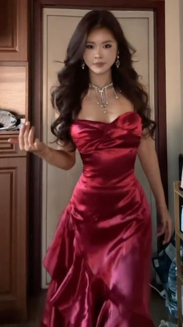 Red Hair And Red Dress, Dress With Choker Necklace, Long Elegant Dresses, Oc Face Claims, Prom Inspiration, Choker Dress, Oc Face, Prom Dress Inspiration, Elegant Dresses Long