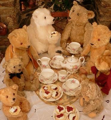 Tea Picnic, Teddy Bear Hug, Old Teddy Bears, Big Teddy Bear, Teddy Bear Party, Bear Picnic, Antique Teddy Bears, Big Teddy, Teddy Bear Picnic