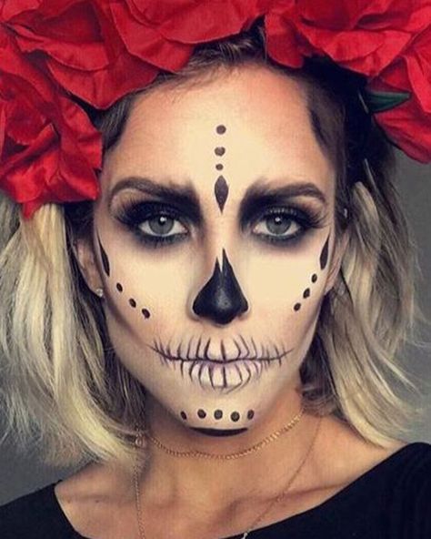 Top 10 Catrina Makeup Looks for Women To Try This Halloween Skull Inspired Makeup, Easy Halloween Looks For Women, Sugar Skull Easy Makeup, Glam Sugar Skull Makeup, Easy Halloween Costumes Makeup, Sugar Skull Face Paint Easy, Catrina Makeup Easy, Half Skull Makeup Halloween, Skull Candy Makeup