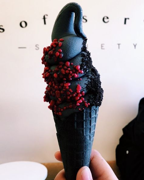 Japanese Soft Serve Ice Cream, Soft Ice Cream Ideas, Japanese Soft Serve, Goth Ice Cream, Gothic Food, Soft Serve Ice Cream Recipes, Charcoal Ice Cream, Ice Cream Station, Ice Cream Aesthetic