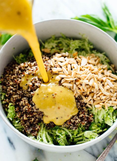 Add halloumi and avocado for meal. This healthy broccoli slaw with quinoa is full of flavor! Healthy Broccoli Slaw, Broccoli Slaw Recipes, Quinoa Broccoli, Salad Quinoa, Sommer Mad, Healthy Broccoli, Resep Salad, Broccoli Slaw, Slaw Recipes