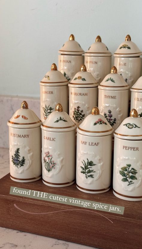 Spice Garden, Fall Decor Ideas, Casa Vintage, Spice Jars, Dream House Decor, Kitchen Stuff, Dream Home Design, 인테리어 디자인, House Inspiration