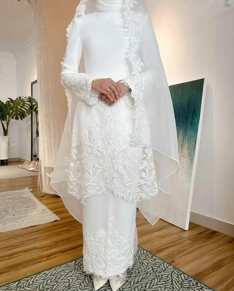 Nikah Outfit For Bride, Simple Nikah Outfit, Dress Pengantin Hijab, Engagement Dress Hijab Simple, Wedding Dress Malay, Malay Wedding Dress Nikah, Baju Kurung Wedding, Nikkah Hijab, Melayu Wedding Dress