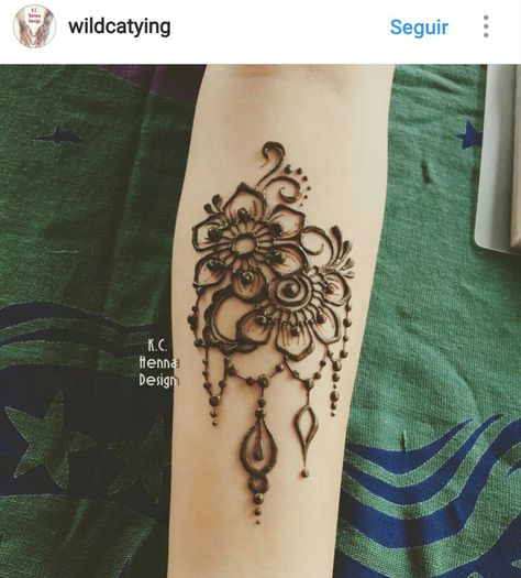 Henna tattoo Forearm Henna, Henna Fun, Henna Kit, Henna Inspiration, Henna Inspo, Henna Inspired Tattoos, Cute Henna, Mehndi Designs 2018, Henna Ideas