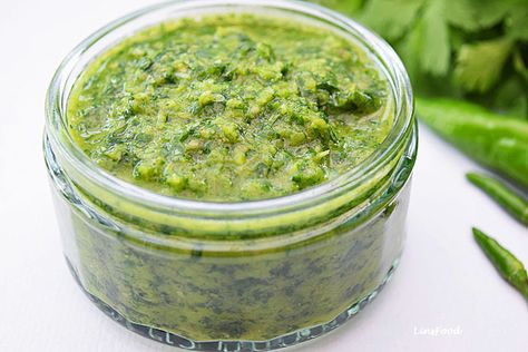 Zhoug, Yemeni Green Chilli Sauce Zhug Recipe, Green Chilli Sauce, Basil Pesto Chicken, Green Chili Sauce, Chicken Pesto Recipes, Chicken And Rice Dishes, Cafe Delites, Burger Toppings, Chilli Paste