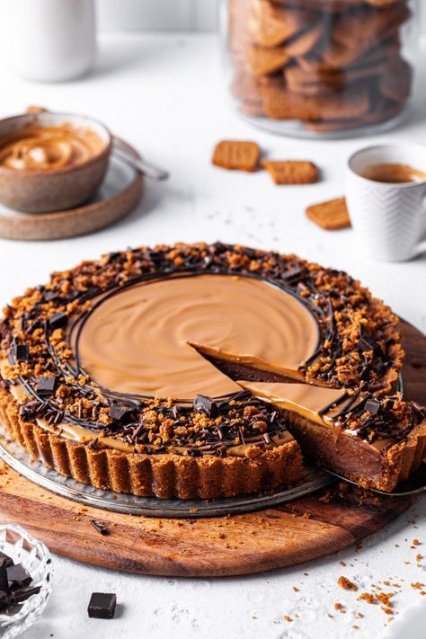 Biscoff Tart, No Bake Tart, Hazelnut Tart, Vegan Tarts, Speculoos Cookie Butter, Vegan Dark Chocolate, Lotus Biscoff, Tart Baking, Vegan Cauliflower