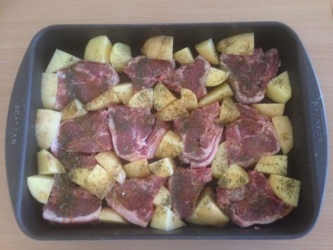 Lamb Chop Casserole, Oven Baked Lamb Chops, Lamb Chops Oven, Greek Lamb Chops, Lamb Steak Recipes, Easy Lamb Chop Recipes, Cabbage And Smoked Sausage, Baked Lamb Chops, Roasted Lamb Chops