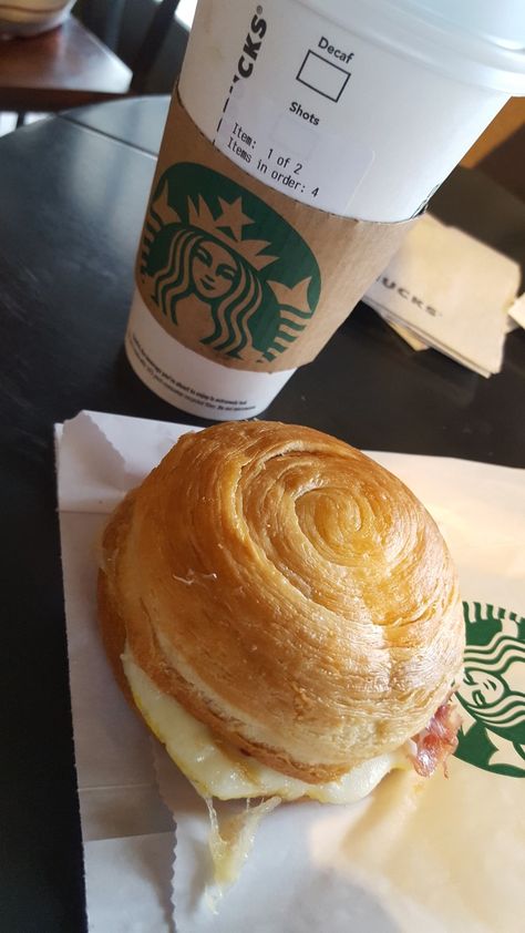 Starbucks breakfast Starbucks Sandwiches Breakfast, Starbucks Breakfast Aesthetic, Starbucks Food Breakfast, Starbucks Bread, Breakfast Esthetic, Starbucks Breakfast Sandwich, Starbucks Asthetic, Hogwarts Food, Starbucks Sandwiches