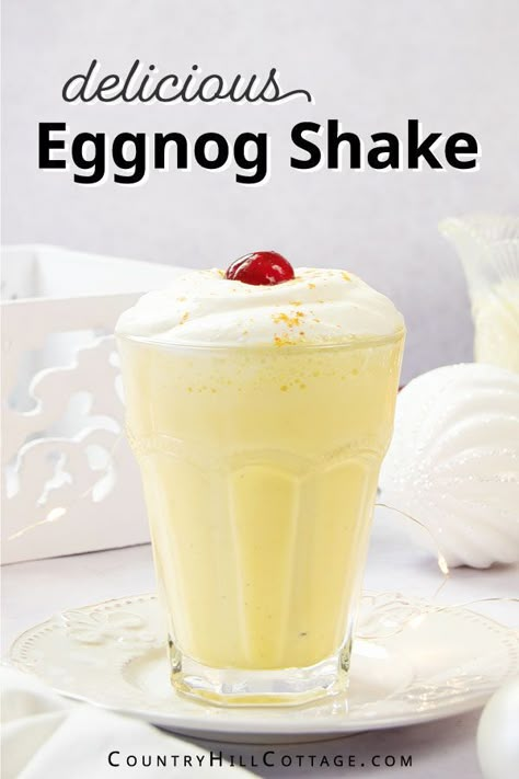 Eggnog Milkshake Recipes, Eggnog Shake Recipes, Eggnog Drinks Nonalcoholic, Eggnog Milkshake, Eggnog Shake, Christmas Smoothies, Malt Milkshake, Eggnog Drinks, Milkshake Recipe Easy