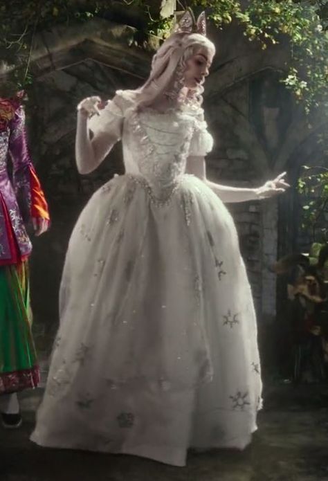 Alice through the Looking Glass: The White Queen White Queen Alice In Wonderland Dress, White Queen Alice In Wonderland Fanart, White Queen Alice In Wonderland Costume, White Queen Aesthetic, White Queen Dress, White Queen Cosplay, Harry Potter Dog Costume, White Queen Alice In Wonderland, White Queen Costume