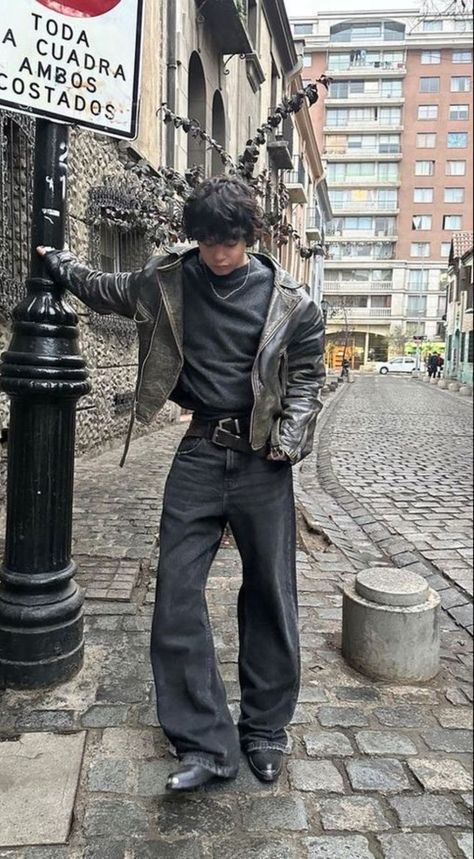 Black Leather Jacket Aesthetic Men, Mens Vintage Jeans Outfit, Black Jacket Outfits Men, Outfits With Leather Jackets Men, Subversive Basics Men, Style Inspiration For Men, Biker Fits Men, Fall Mens Outfits Men Street, Werewolf Aesthetic Outfit Male