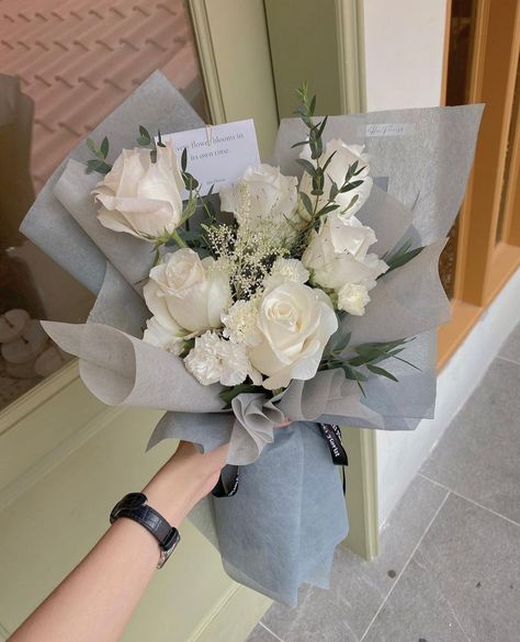 Flower Boquet, Luxury Flower Bouquets, Boquette Flowers, Nothing But Flowers, Flower Therapy, Small Bouquet, Beautiful Bouquet Of Flowers, Bunch Of Flowers, Beautiful Bouquet