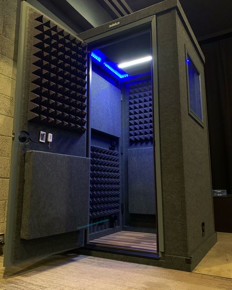 Studio Booth Design, Recording Booth Design, Sound Booth Design, Home Recording Booth, Dj Studio Room Ideas, Closet Recording Booth, Mini Music Studio, In House Recording Studio, Small Recording Booth