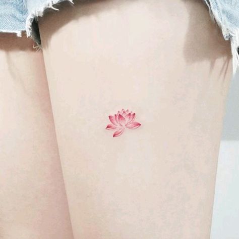 Miniature Tattoos, Wildflowers Tattoo, Lotusblume Tattoo, Tiny Tattoos For Women, Flower Thigh Tattoos, Inspiration Tattoos, Small Girl Tattoos, Delicate Tattoo, Cute Small Tattoos