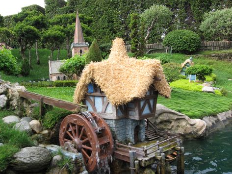 https://flic.kr/p/712KLr | Storybook Village | The Storybook Land Canal Boats float through really amazing miniature dioramas of various stories. Storybook Architecture, Alive In Wonderland, Storybook Land, Zero Budget, Disney Princess Facts, Storybook House, Canal Boats, Fairytale House, Cozy Cottages