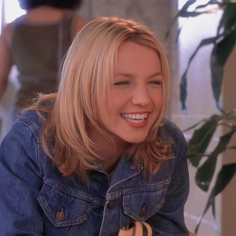 i watched crossroads the other day and i must say it wasn’t that bad! i’m convinced all those people who hated it hate fun or is a man (this was clearly a movie for the girlies ofc you wouldn’t get it) britney was super adorable and i loved hearing her songs and you can tell she had a lot of fun filming it 🎀🫧🤍 Britney Spears Crossroads, Britney Spears Hair, 2000s Hair, Britney Spears Pictures, 90s Girl, Dream Hair, Aesthetic Hair, Blonde Highlights, Spears